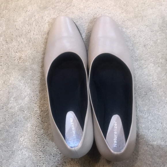 Naturalizer Round Toe Leather Upper Chunky Heel Shoes-Size 10 - Picture 3 of 7